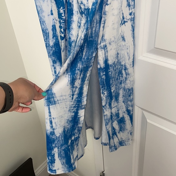 🥳Host Pick🥳NWOT Blue/White Flowy Dress - Picture 2 of 7